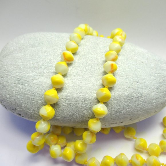 Uranium glass bead Necklace - Picture 9 of 15